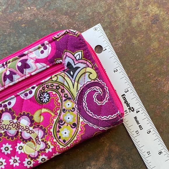 Vera Bradley Very Berry Paisley Pattern Zip-Around Quilted Wallet/Wristlet - Picture 11 of 11